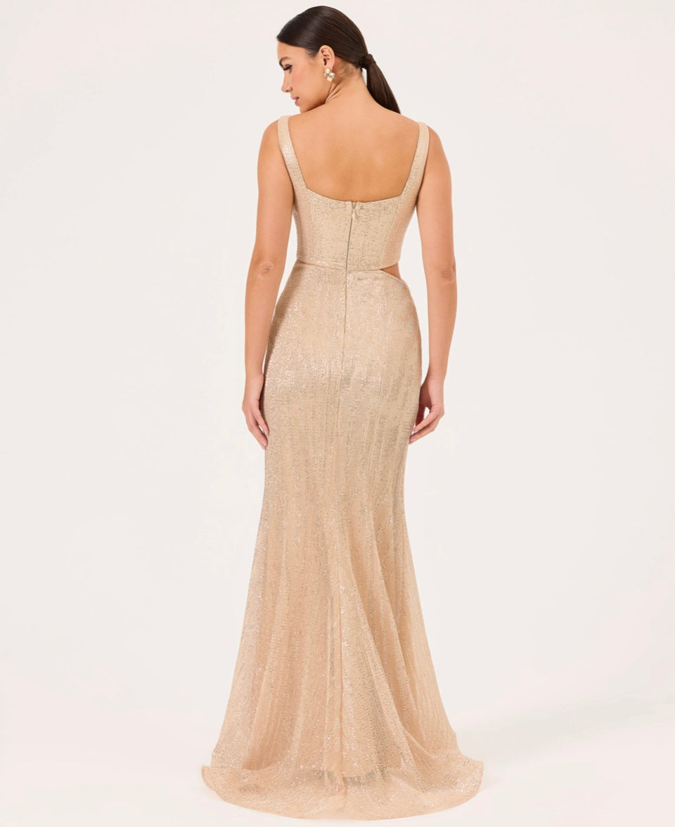 Paljettkjole med firkantet utringning og høy splitt